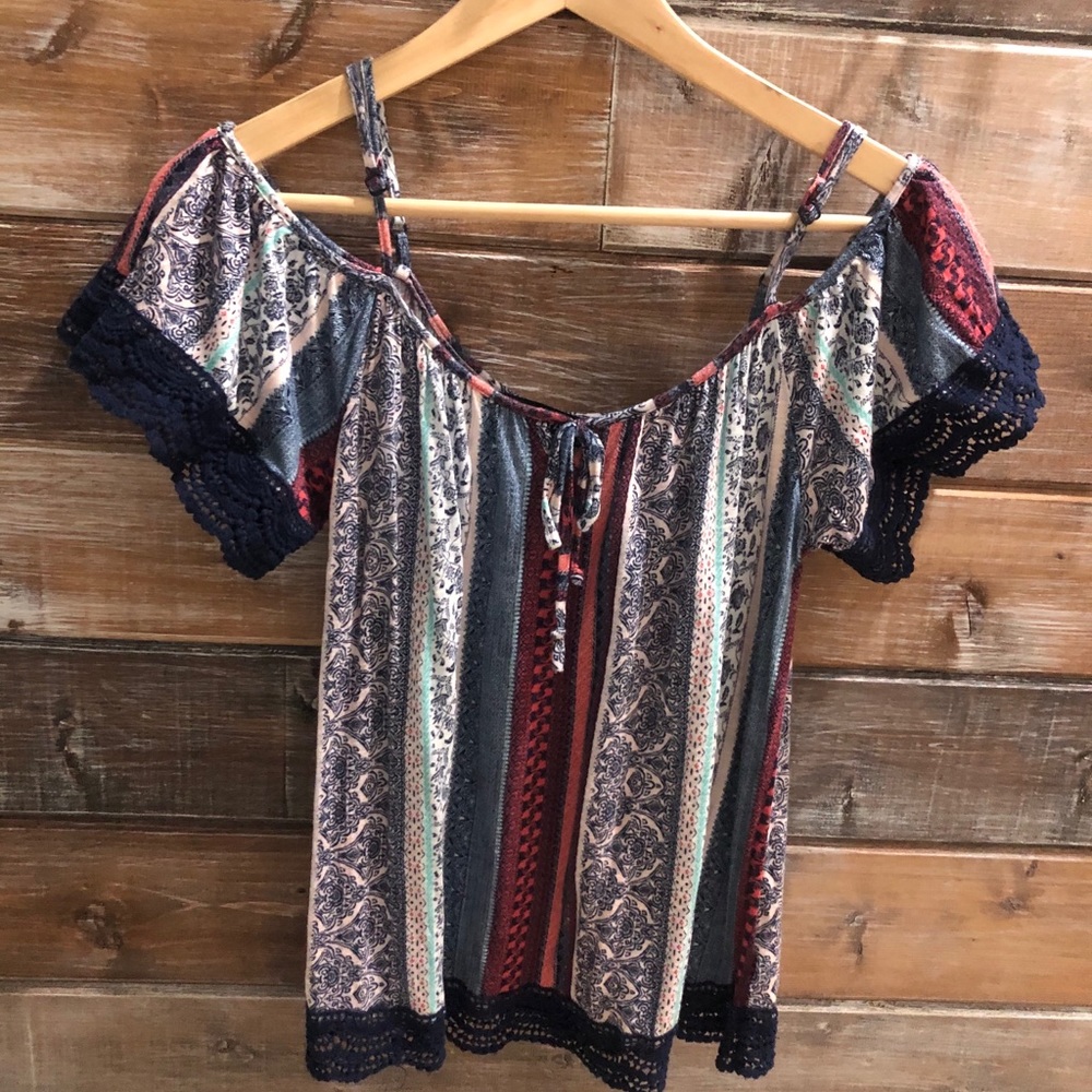 Almost Famous cold shoulder top.